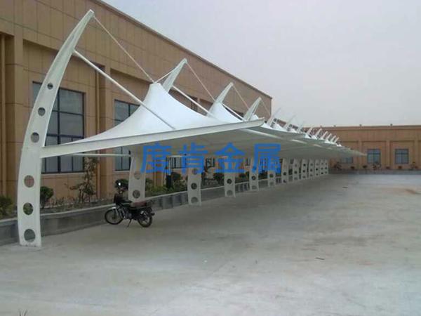 冒頂型膜結構車棚